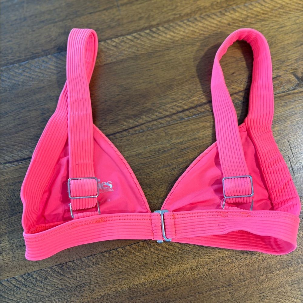Frankie’s Bikinis Coral Ribbed V-Neck Swim Top - Picture 3 of 4